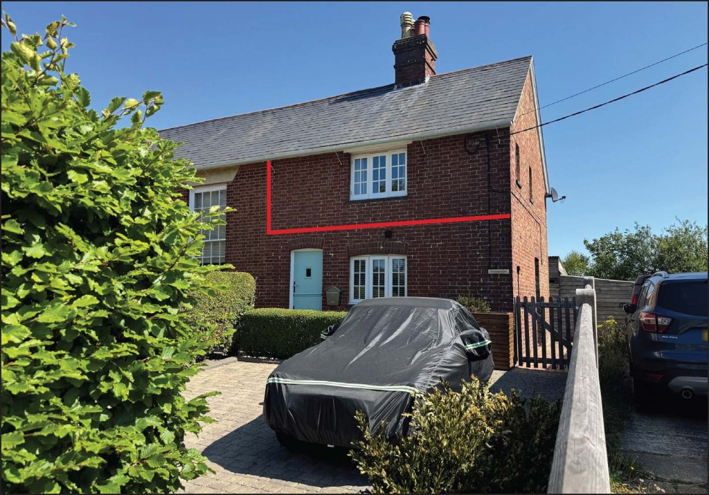 Lot: 167 - TWO-BEDROOM PERIOD COTTAGE IN POPULAR LOCATION - The property